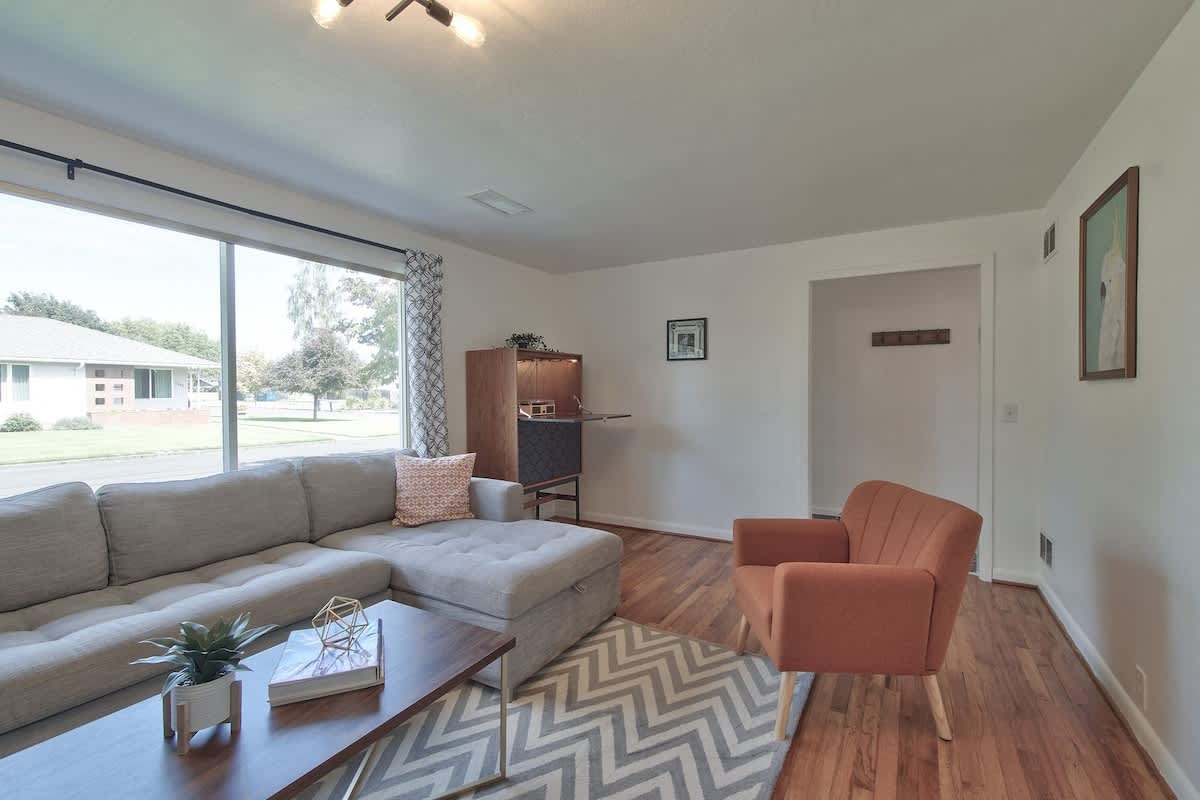 Ambrosia - Mid Century Near 3rd St, Pet-friendly — photo 5