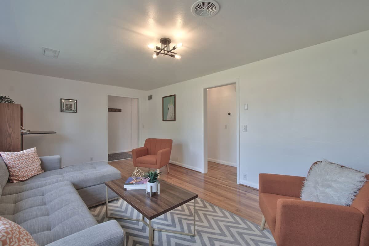 Ambrosia - Mid Century Near 3rd St, Pet-friendly — photo 7