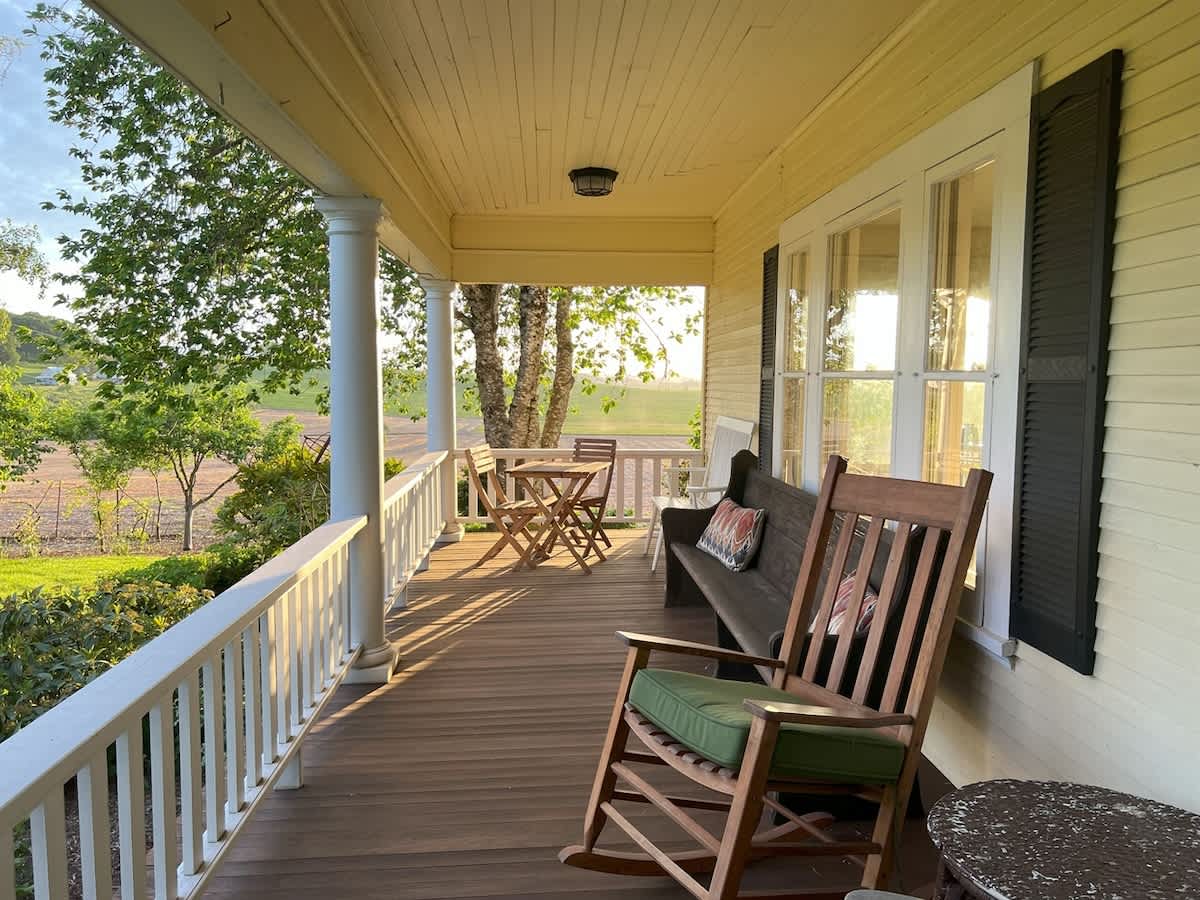 Barn Owl Hill - Historic Farmhouse Vineyard Views — photo 3