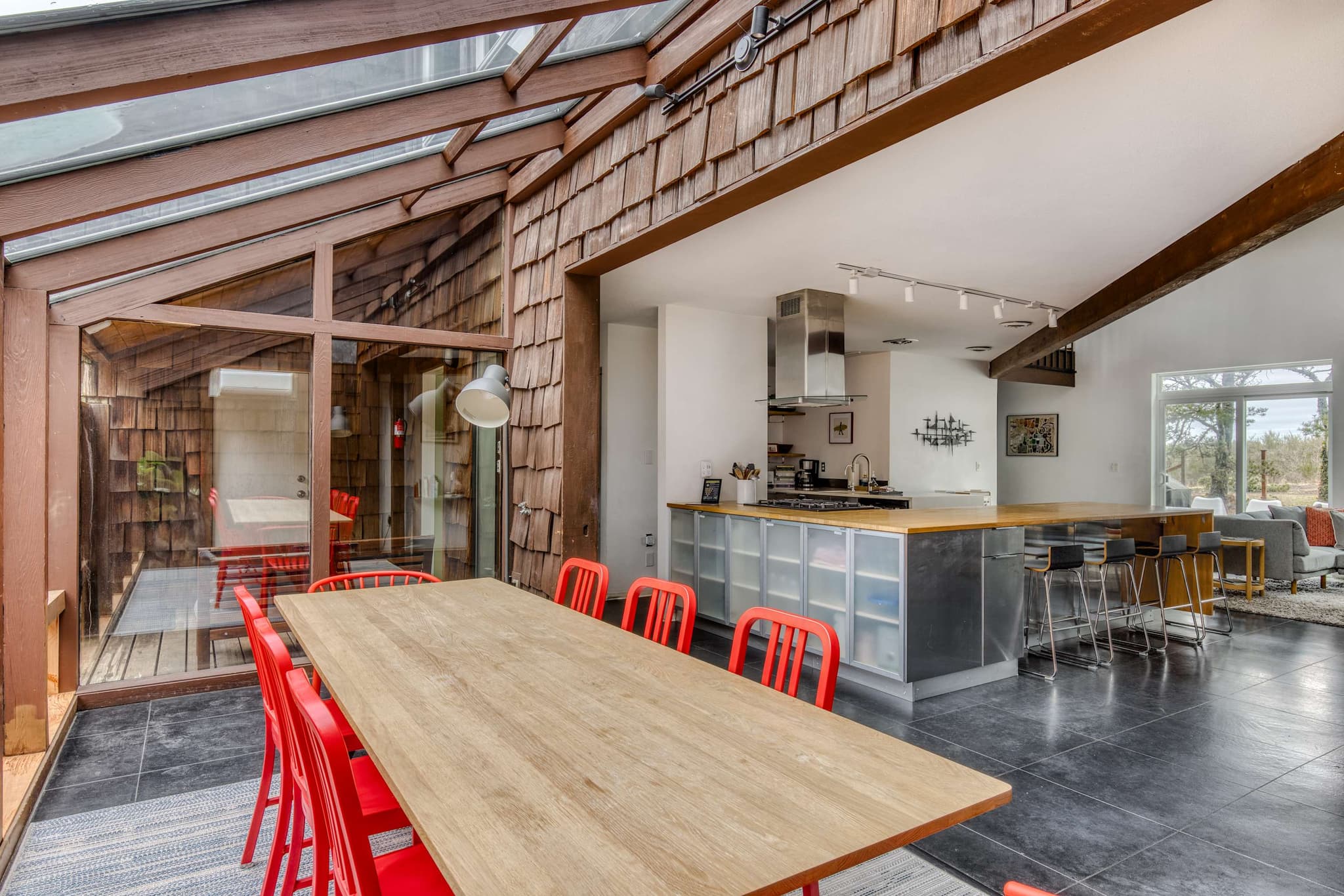 Blue Heron: Modern Retreat, Hot Tub, Chef Kitchen — photo 1
