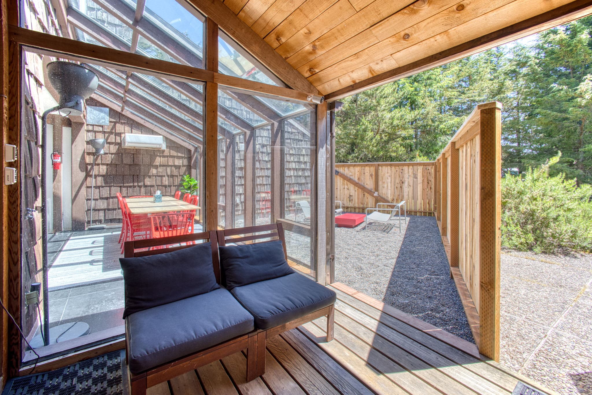 Blue Heron: Modern Retreat, Hot Tub, Chef Kitchen — photo 8
