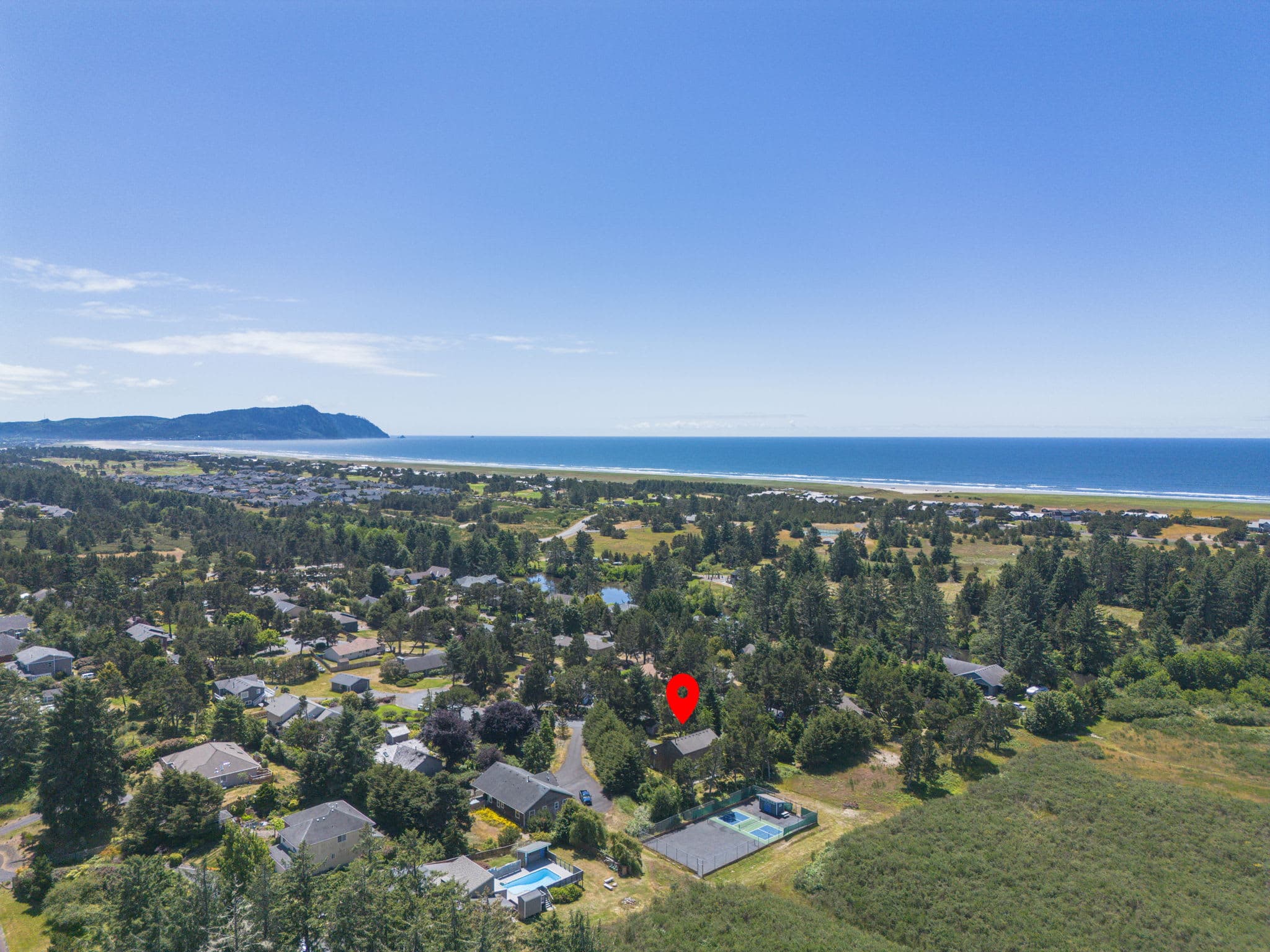 Blue Heron: Modern Retreat, Hot Tub, Chef Kitchen — photo 4