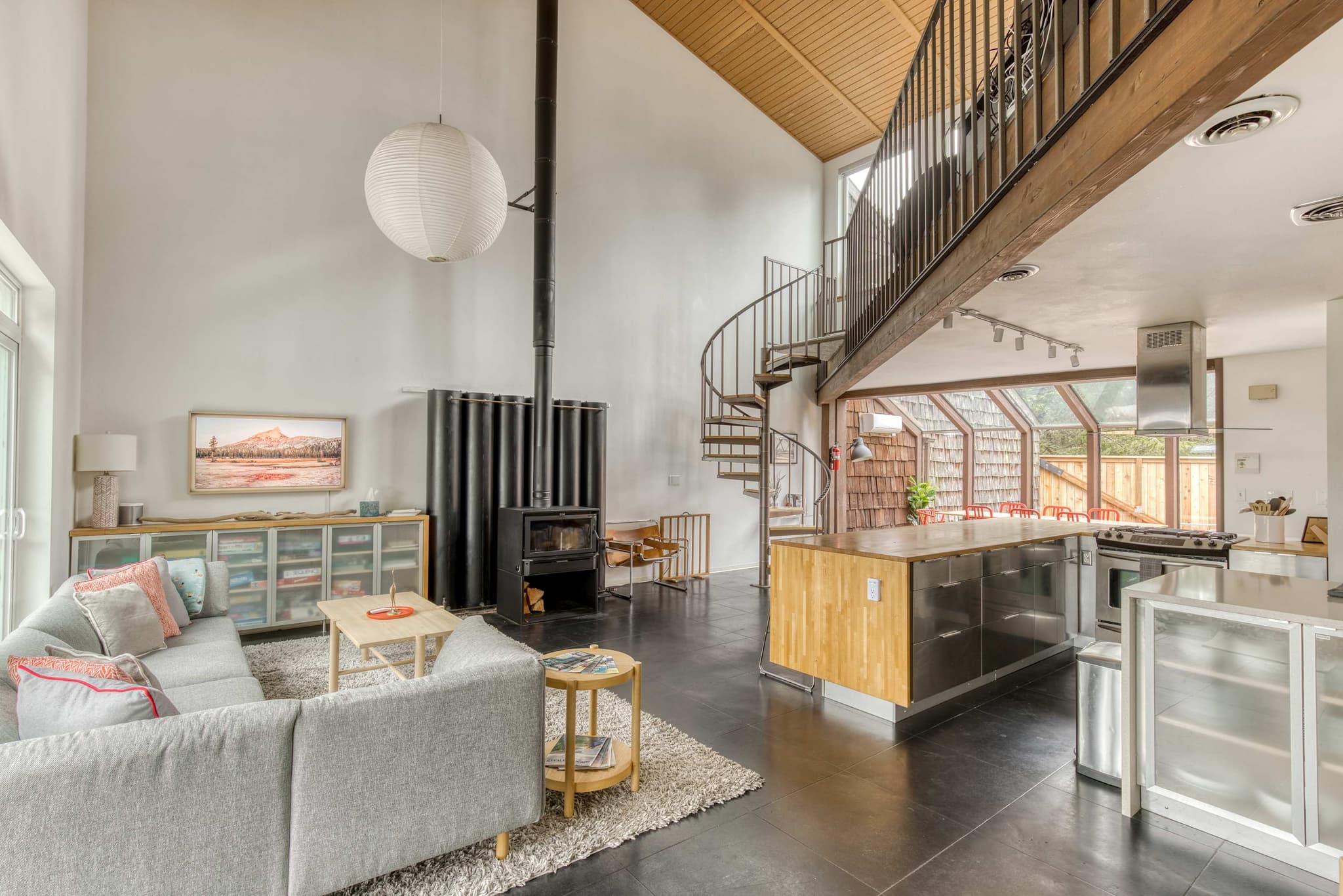 Blue Heron: Modern Retreat, Hot Tub, Chef Kitchen — photo 5