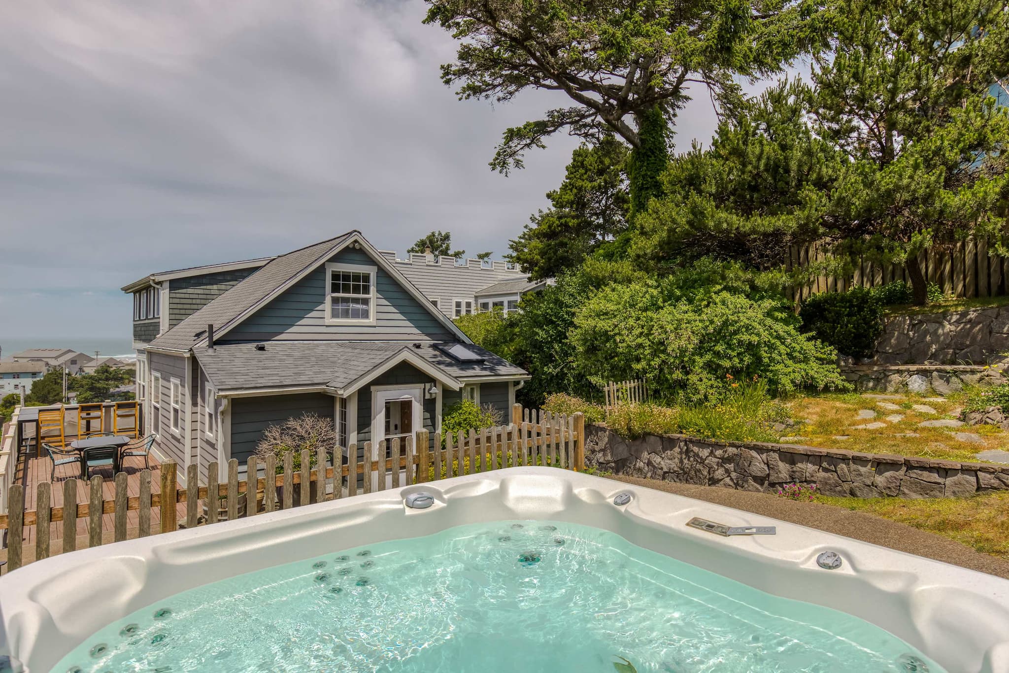 Castello Del Mare - Ocean views, Hot tub, Dogs OK — photo 1