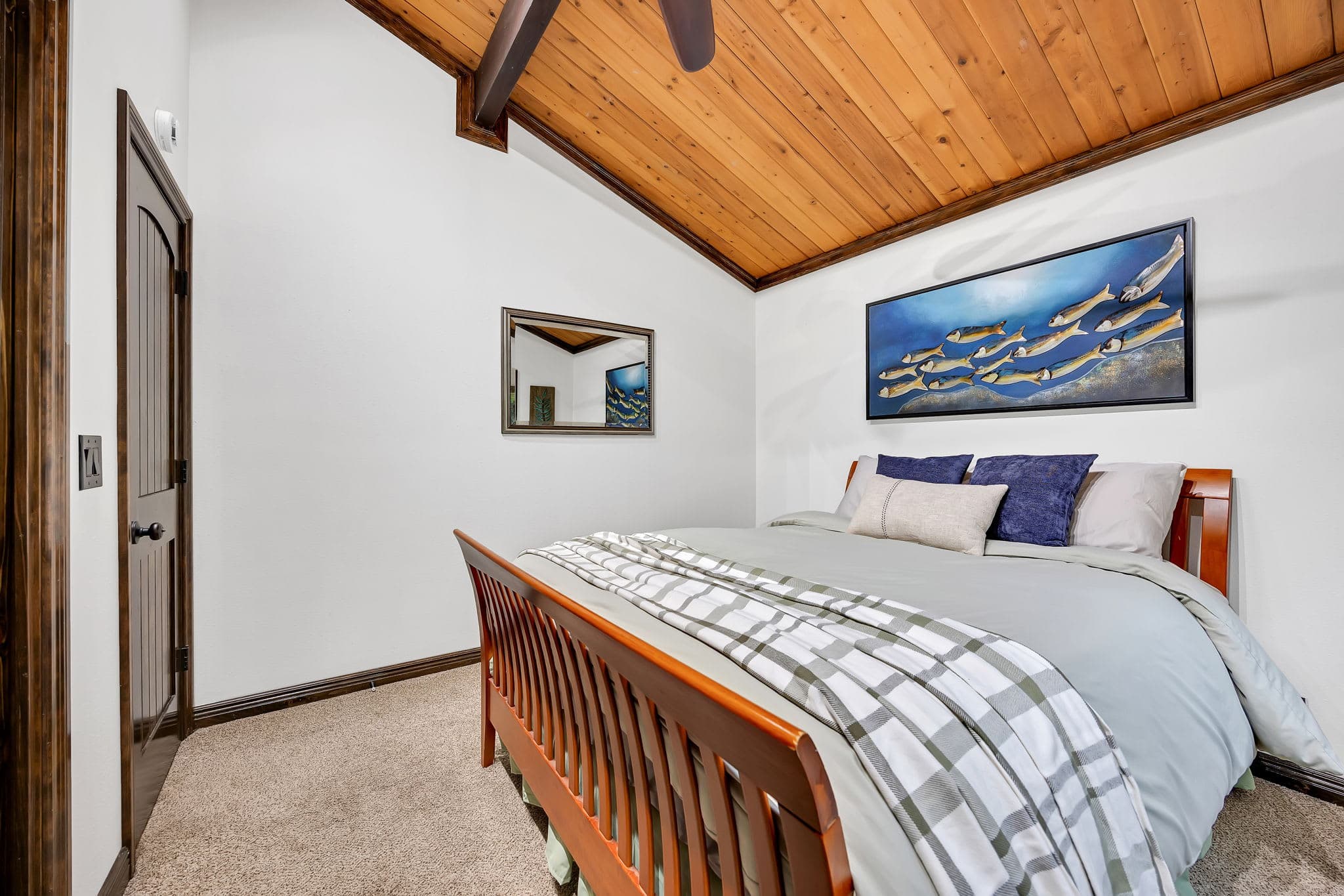 Chalet Seraphina - Cozy Pet Friendly Home With Hot tub — photo 4