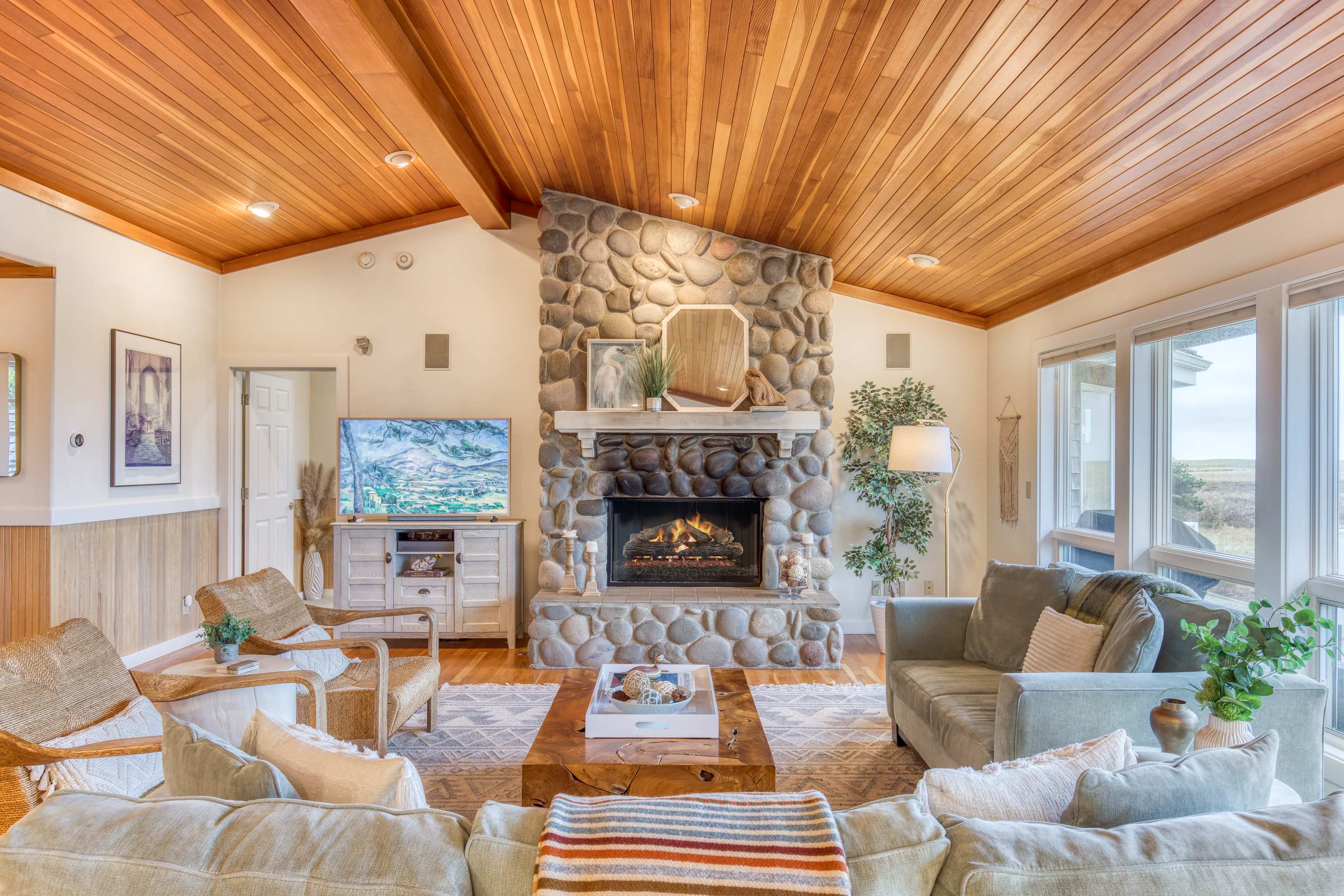Elk Ridge - Lux Oceanfront Family Retreat Hot Tub — photo 8