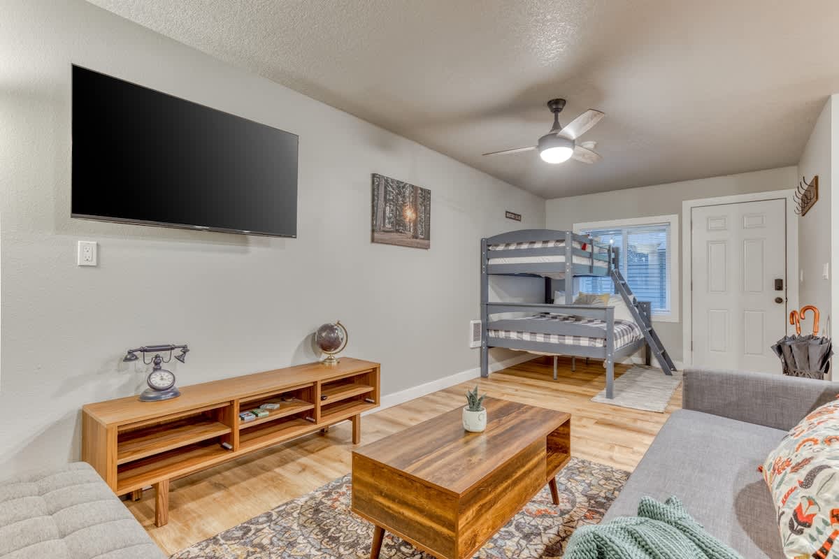 Entire Renovated Motel with Rustic Charm — photo 8