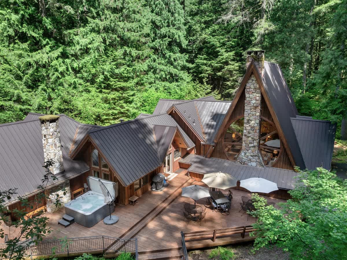 Forrest Lodge Luxe with Hot Tub & Sauna — photo 1