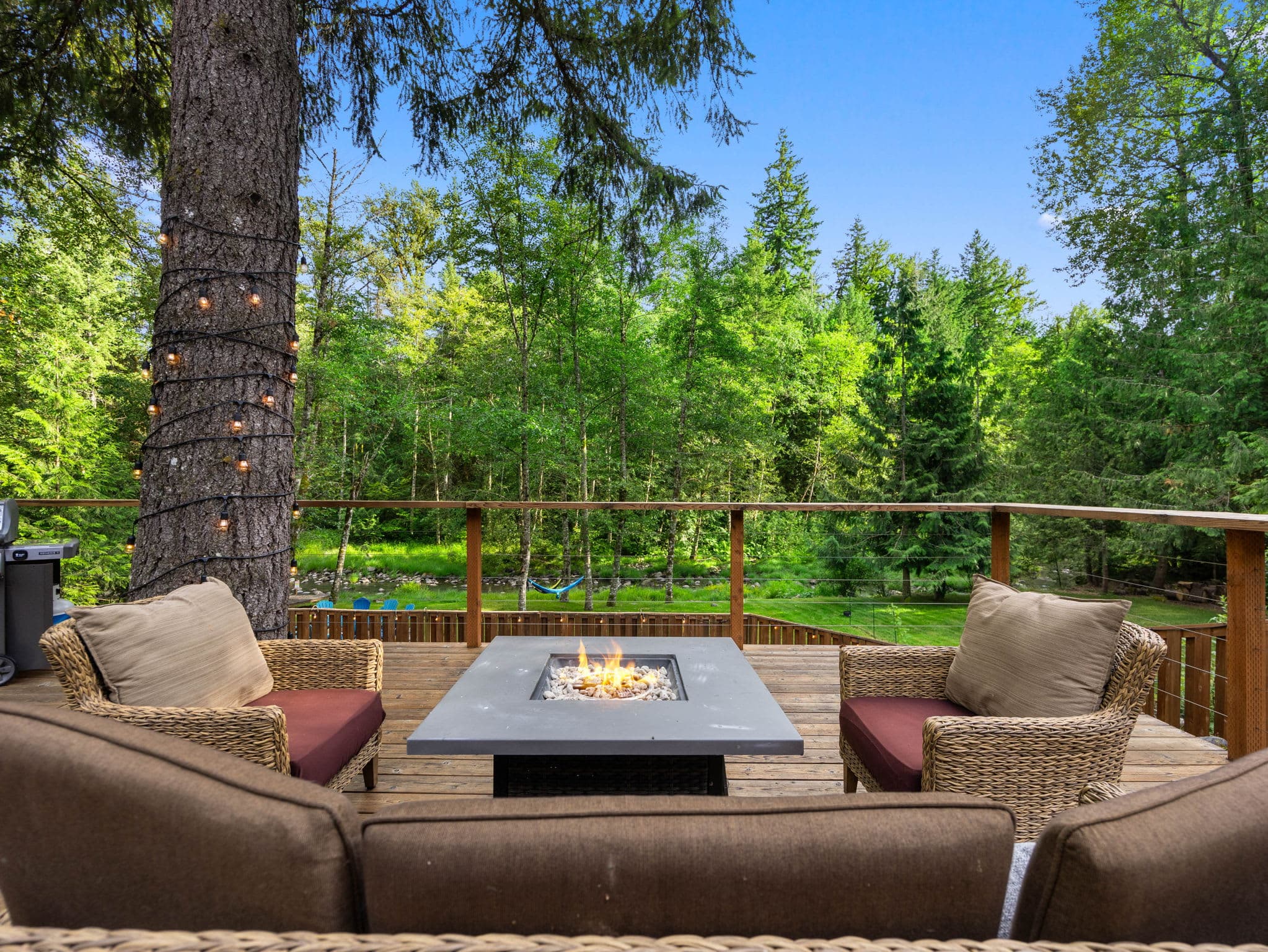 Howard's Hideaway Riverfront Pet Friendly Cabin