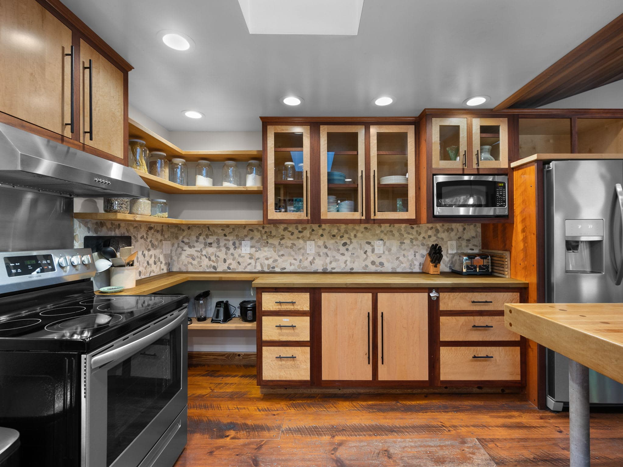 Howard's Hideaway Riverfront Pet Friendly Cabin — photo 3
