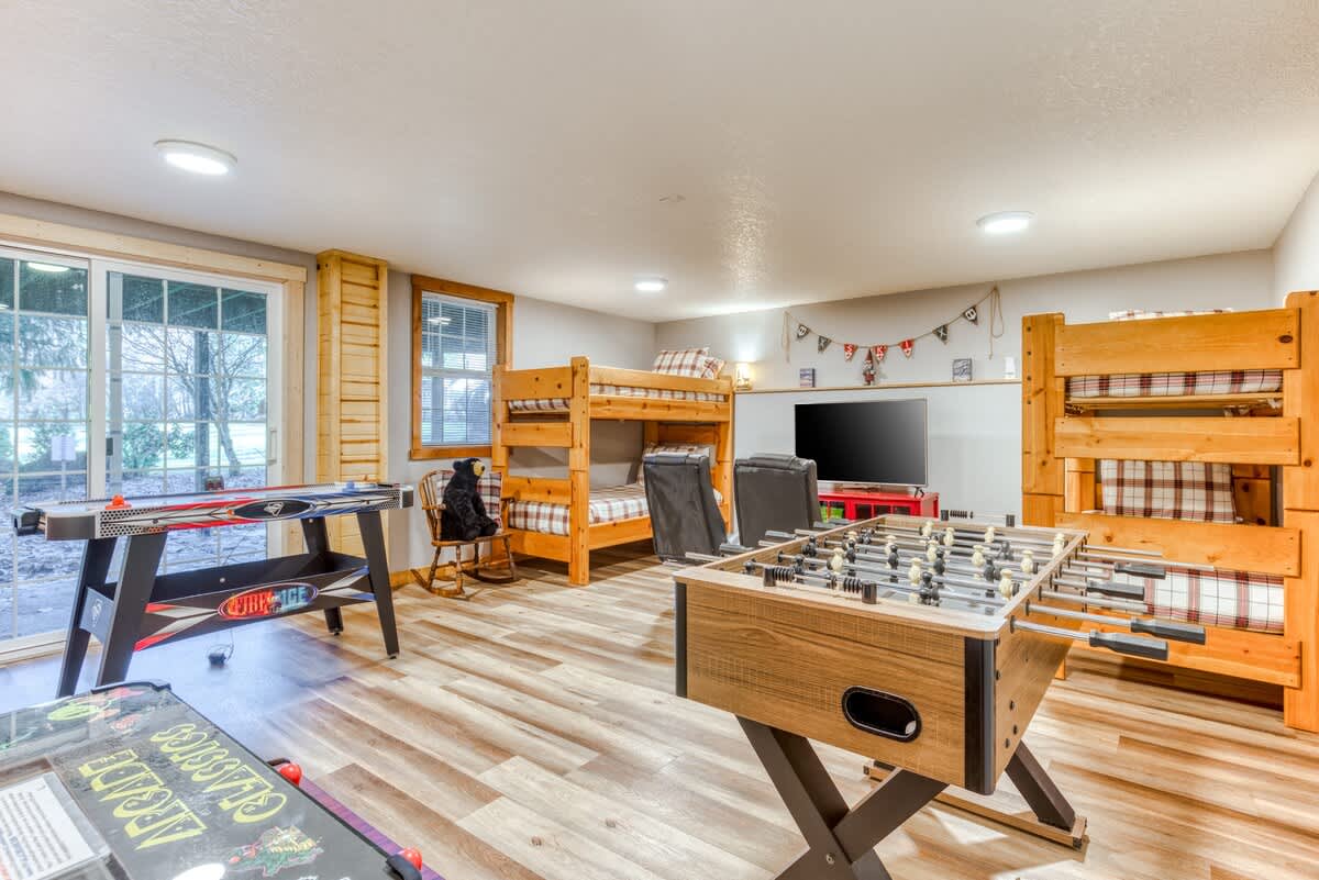 Lazy Bear Lodge: Hot Tub, Game Room & Dogs OK — photo 6