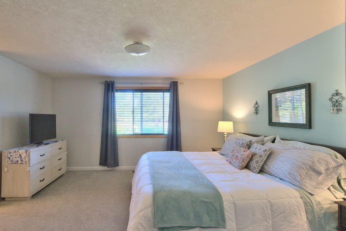 Mac Haven - Single level golf view wine escape — photo 4