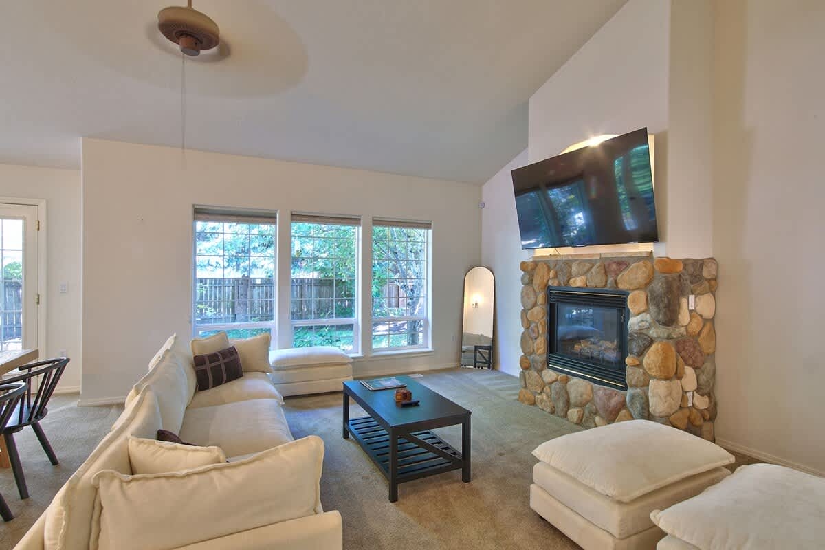 Parkview Place - Wine Country Home with Jetted Tub — photo 2