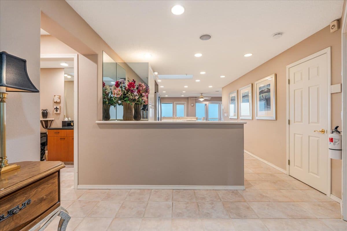 Promenade 502 - Top-Floor Oceanfront Penthouse — photo 8