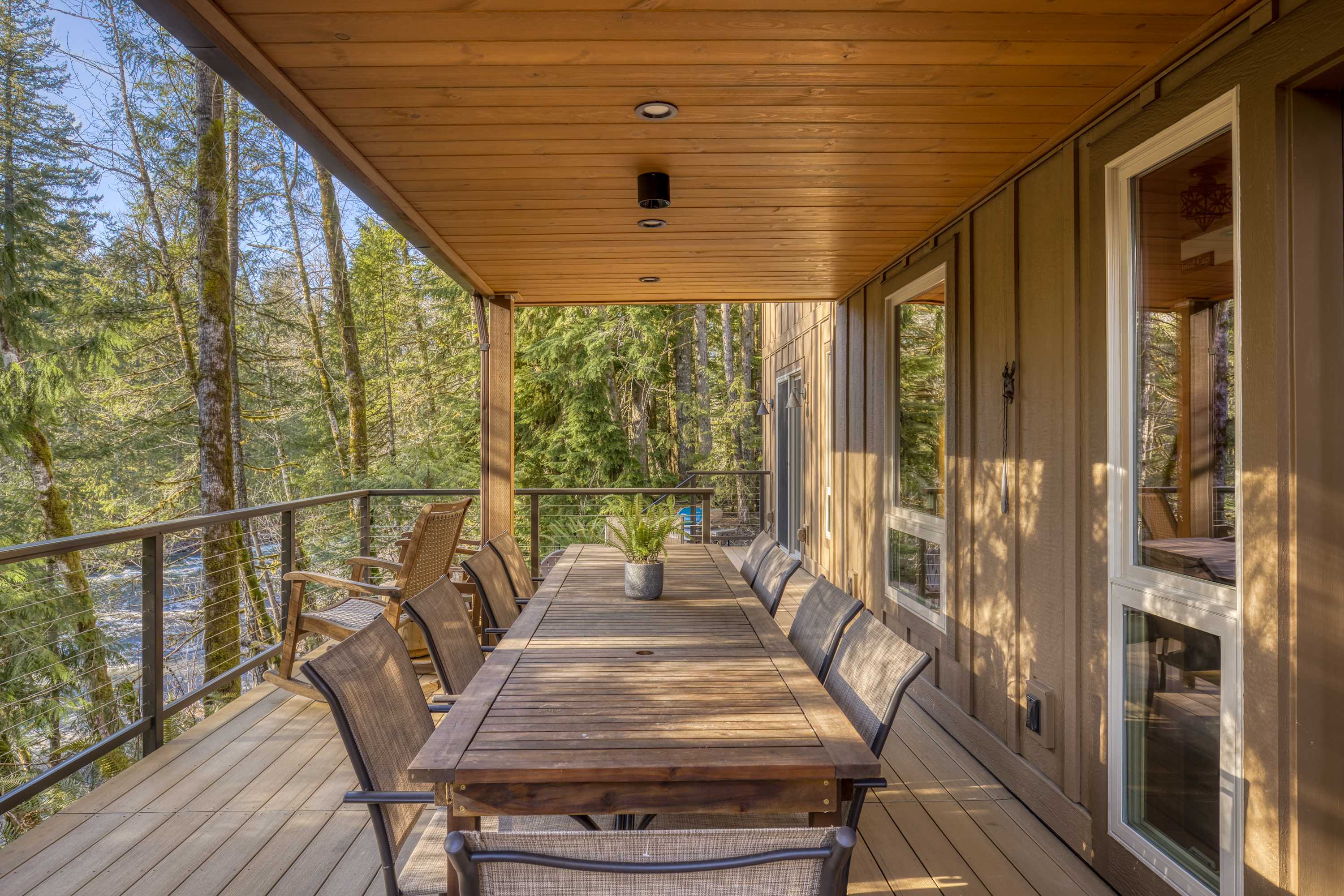 Modern 4BR Riverfront, Mt. Hood, EV, Fire Pit — photo 2