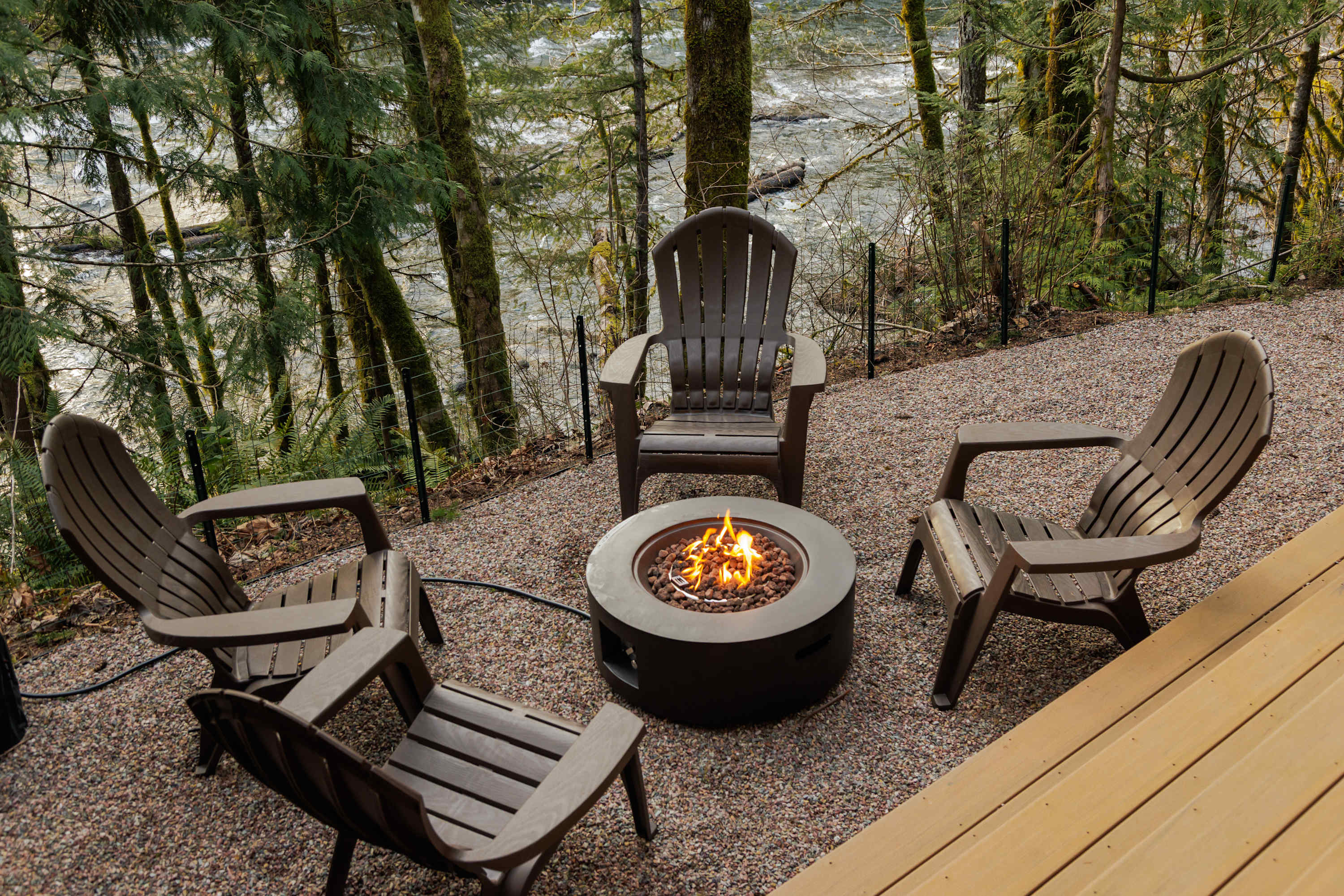 Roaring River Lodge Riverfront Luxury Base Camp — photo 4