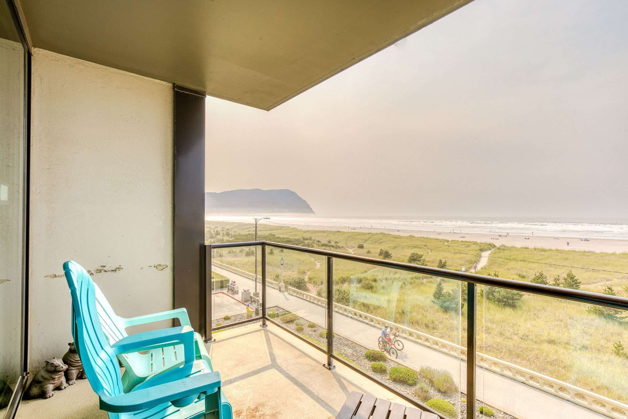 Sand & Sea (304) Retro Chic - Beachfront Retreat — photo 4