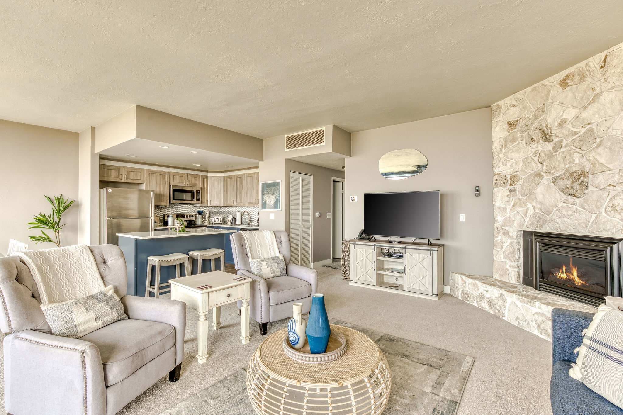 Sand & Sea (308) Just Enuf - Lux Beachfront Condo — photo 8