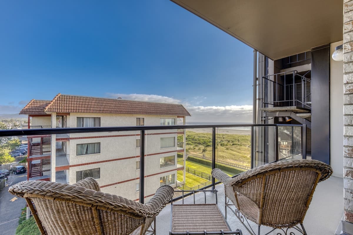 Sand & Sea (410) Seaside Escape: OceanFront w Pool & Sauna — photo 2