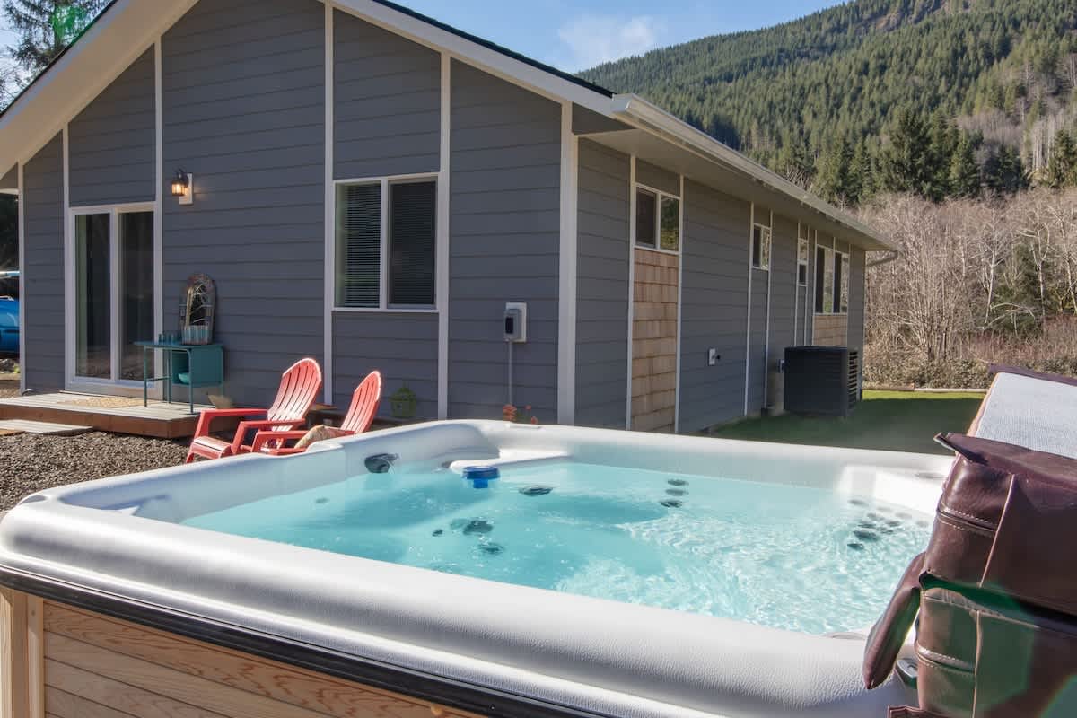 Secluded Hot Tub Retreat on 14 Acres Near Beaches — photo 2