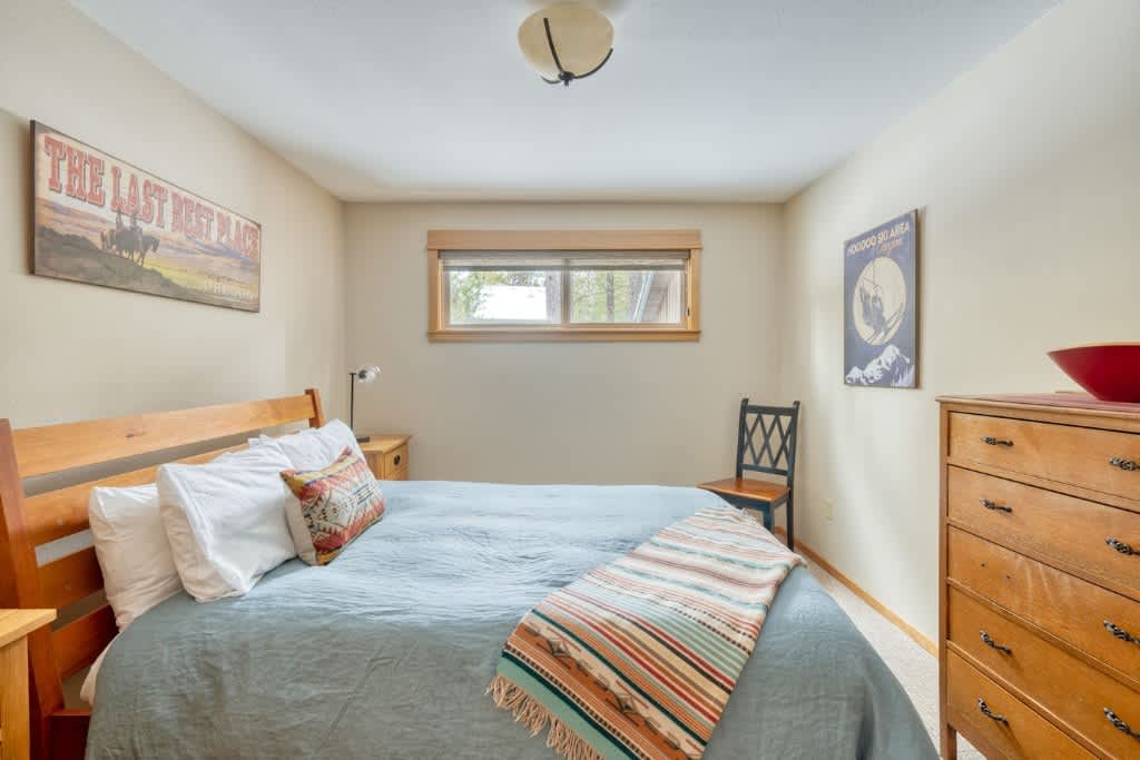 Spring Home 6 Cozy 4BR Cabin in Black Butte Ranch — photo 4