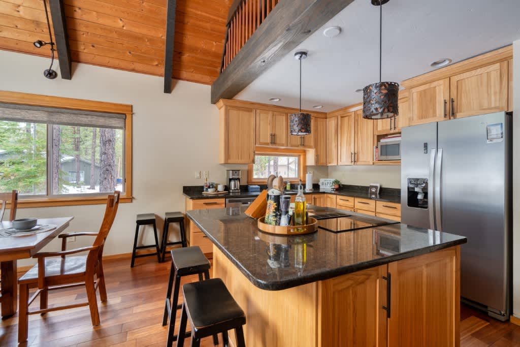 Spring Home 6 Cozy 4BR Cabin in Black Butte Ranch — photo 3