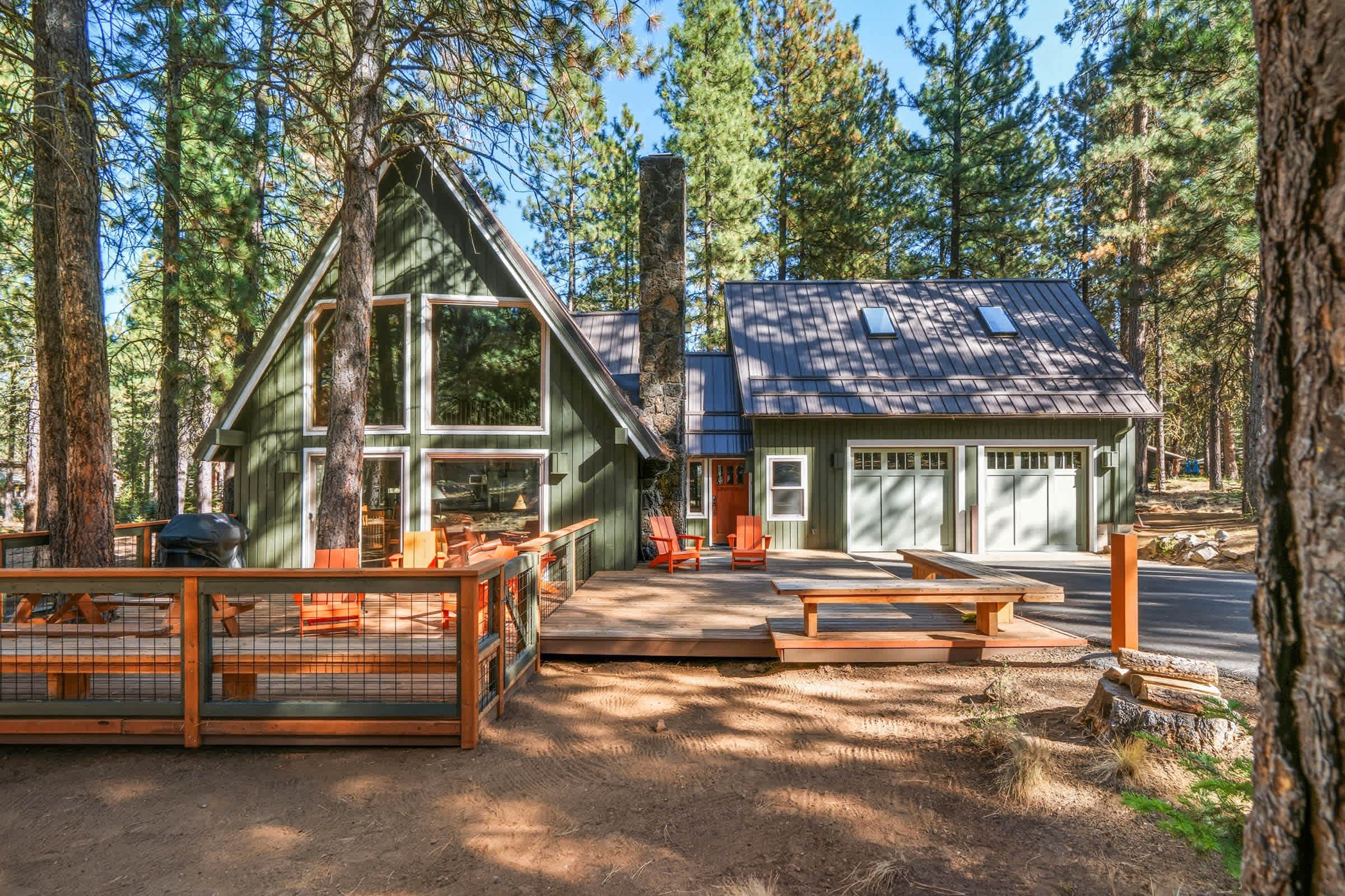 Spring Home 6 Cozy 4BR Cabin in Black Butte Ranch — photo 2