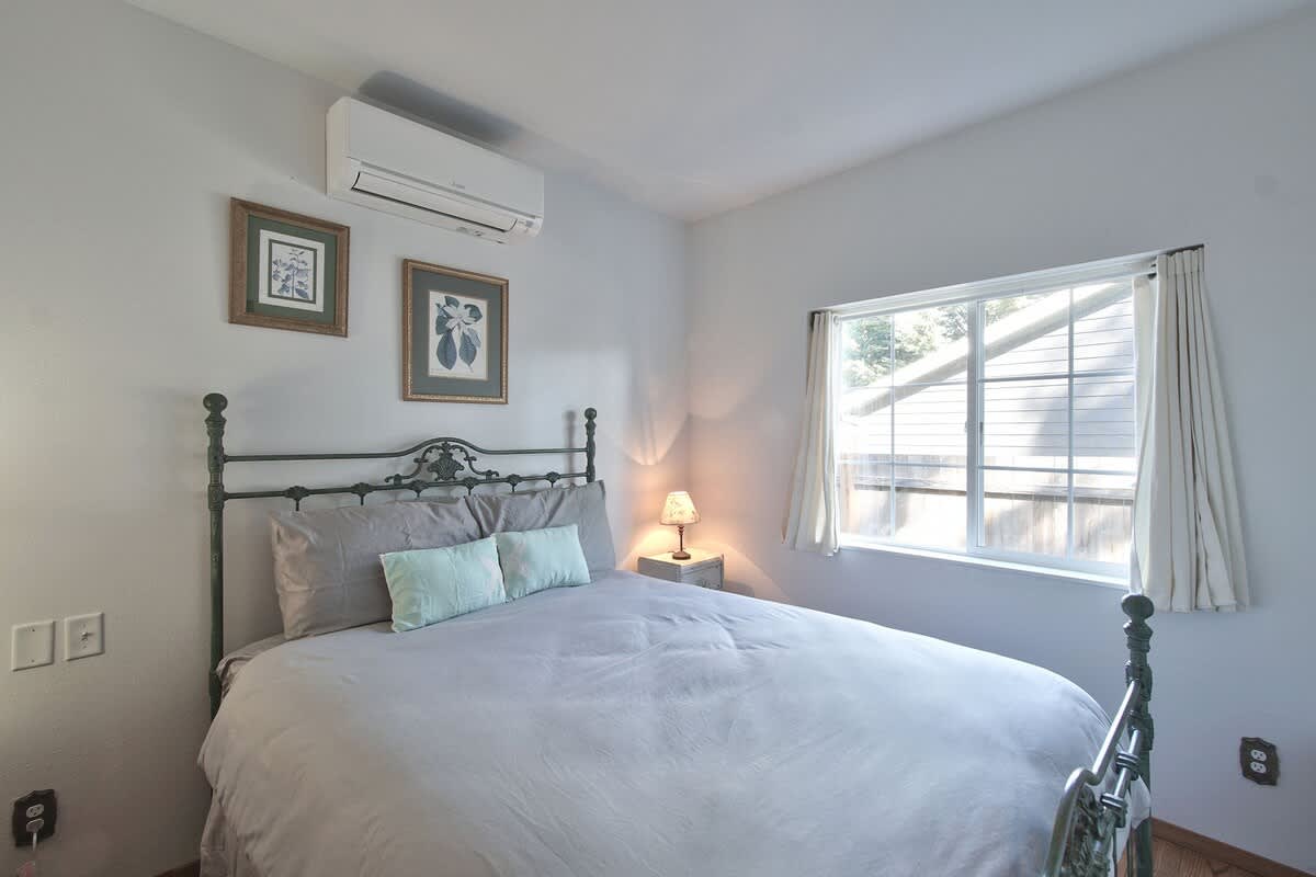 Upcycled Oasis - McMinnville Couple Monthly Stay — photo 3