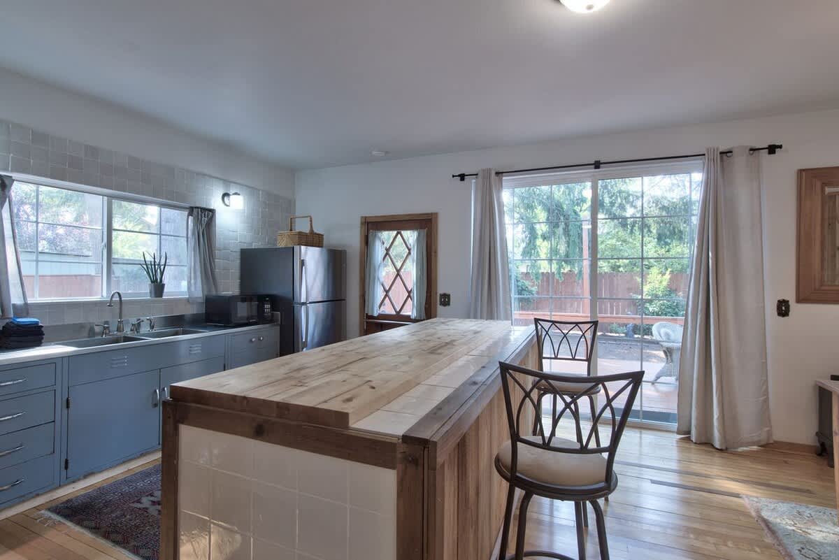 Upcycled Oasis - McMinnville Couple Monthly Stay — photo 8
