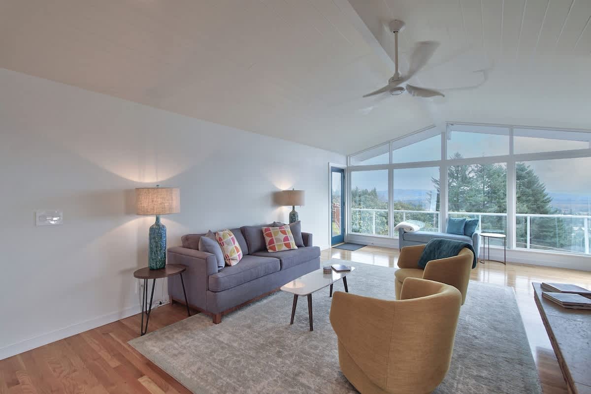 Vino Vista - Mid-Century Stunning Views w Deck — photo 5