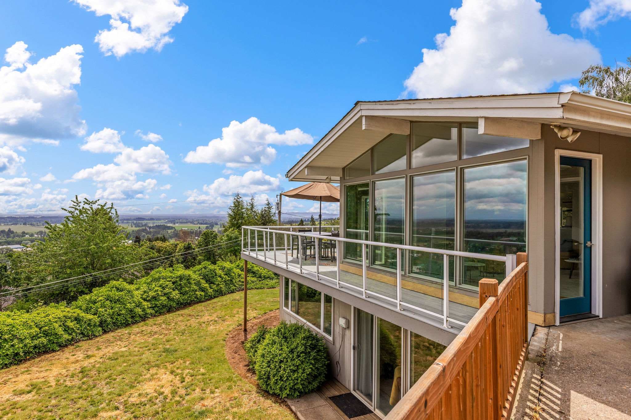 Vino Vista - Mid-Century Stunning Views w Deck — photo 3