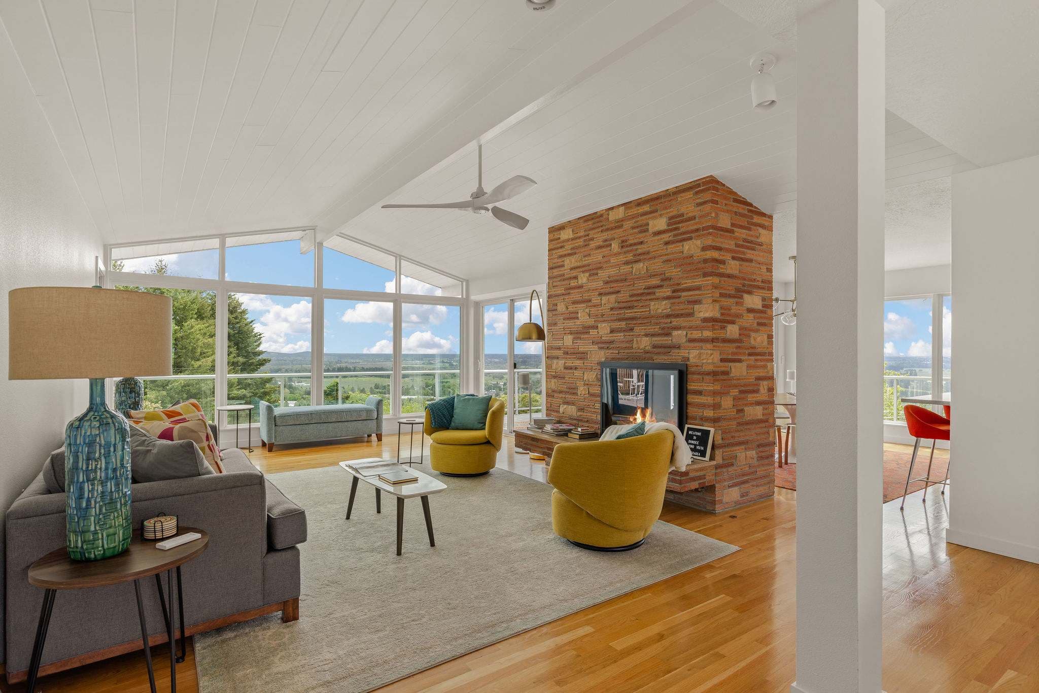 Vino Vista - Mid-Century Stunning Views w Deck — photo 1