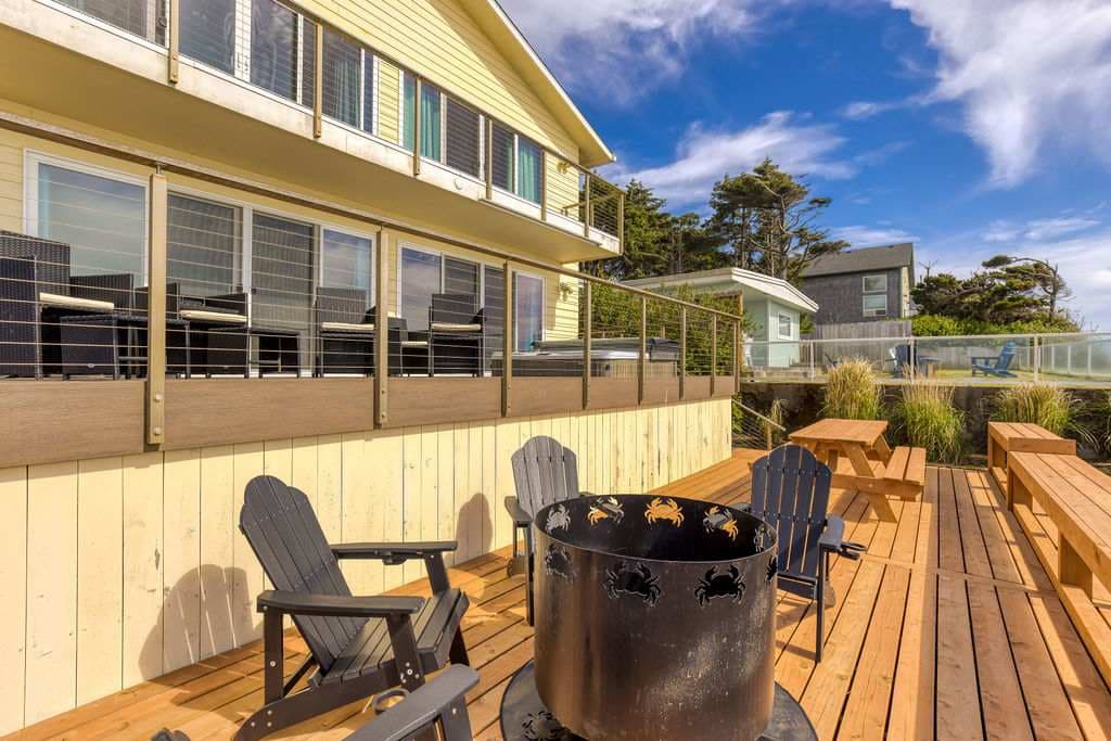 The Salt Life - Oceanfront escape Hot tub — photo 7