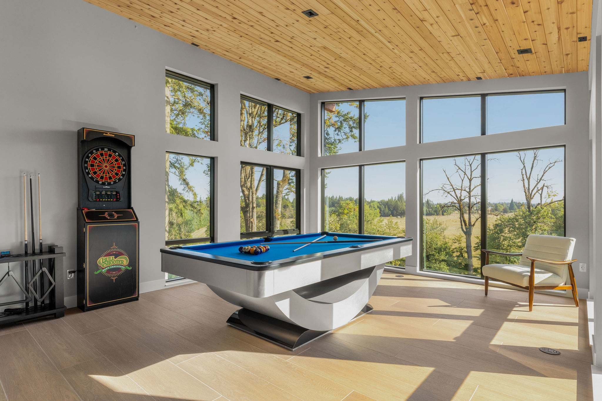 Kingwood - Riverfront Luxury w private trails — photo 6