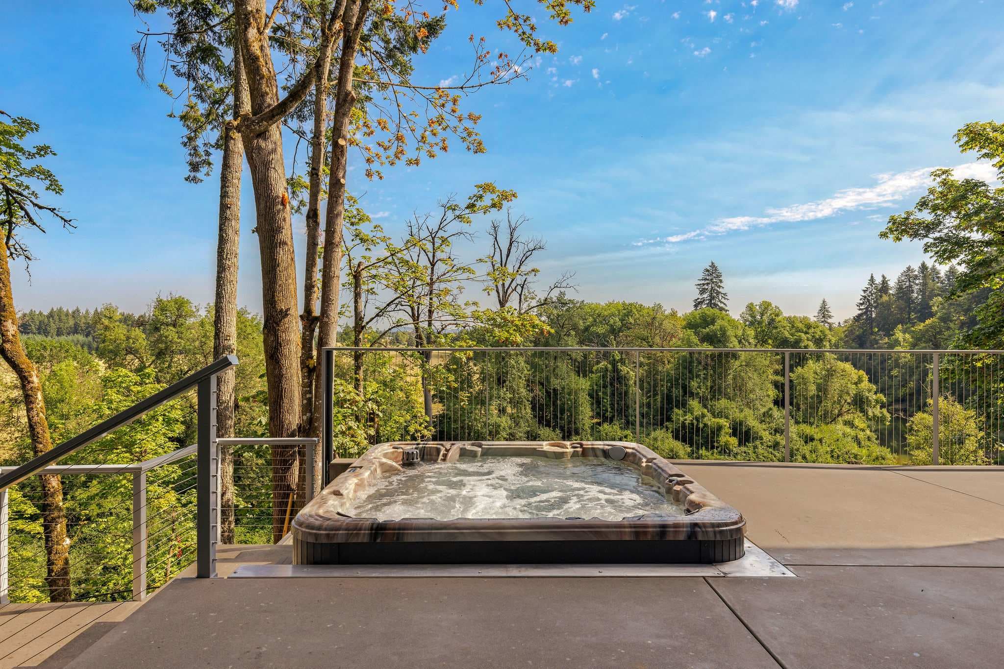 Kingwood - Riverfront Luxury w private trails — photo 4