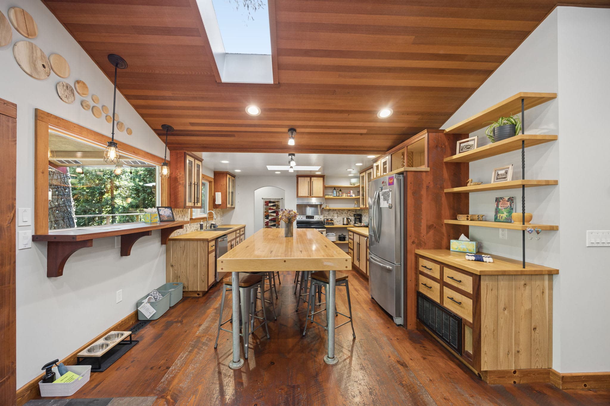 Howard's Hideaway Riverfront Pet Friendly Cabin — photo 4